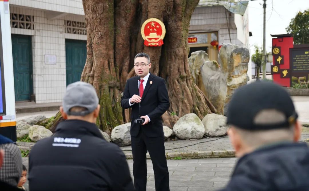 一年之计在于春,当前正值春耕农忙时节,涪陵法院周慧,李欣欣,周波
