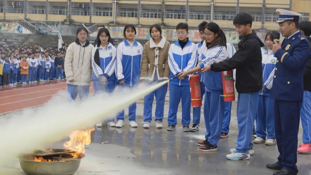 紫云开展2024年春季学校消防安全教育暨应急疏散演练