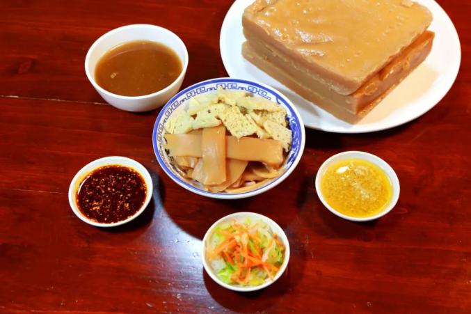 甘肃麻辣烫太火爆了!其实武威除了麻辣烫你还有很多选择.