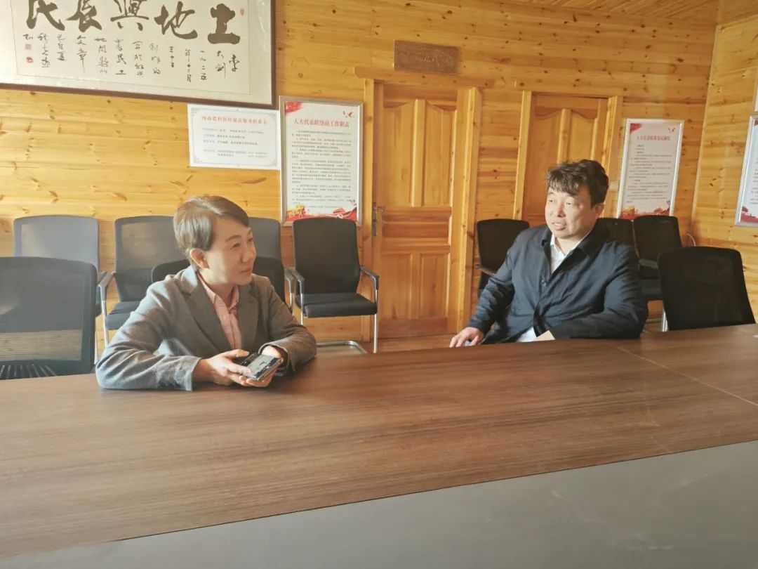 中牟县人民法院党组书记院长周国华走访全国人大代表孙中岭