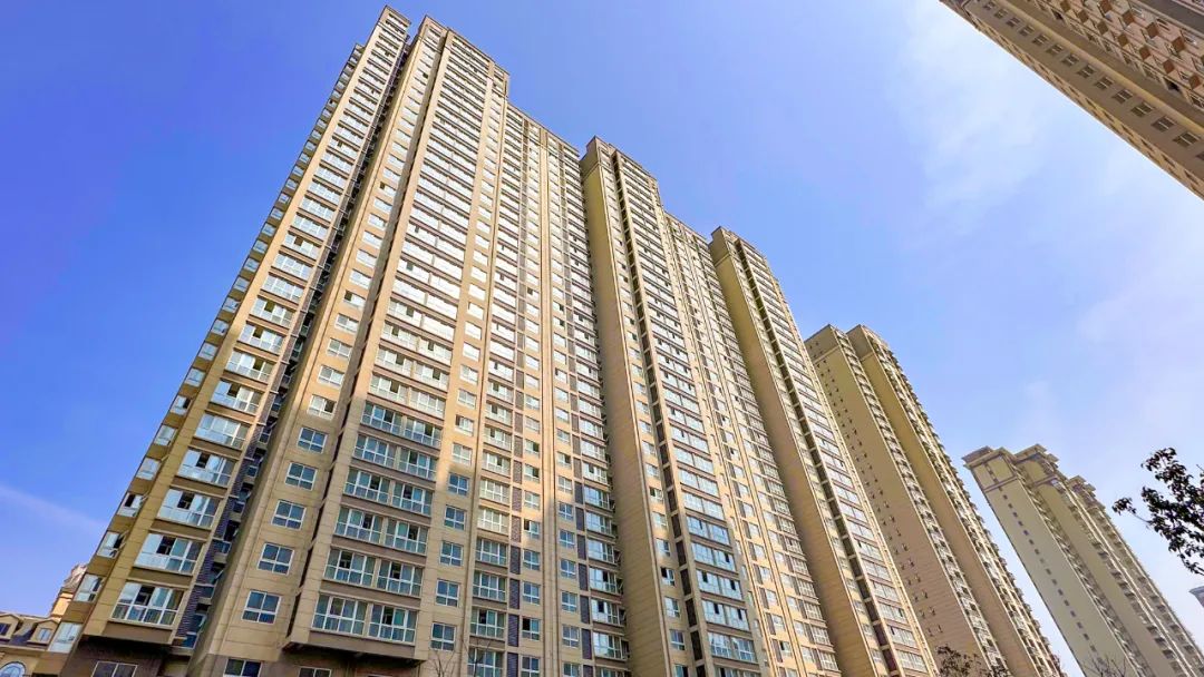 据了解,苗南一号地块(北辰御花园小区)位于状元红路与金谷北路交叉口