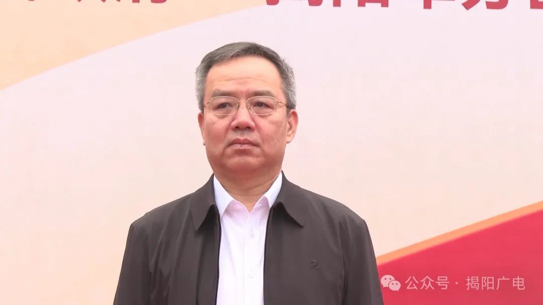 揭阳军分区司令员陆松岩,市征兵工作领导小组副组长,副市长李晋龙出席