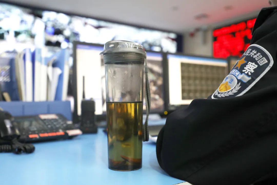 "作为监狱指挥中心的监控岗,我必须时刻保持十二分清醒,尤其在值夜班
