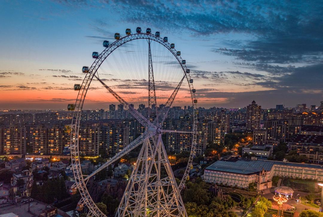 108米的高度,直接让这里成为了媲美伦敦眼和东京台场摩天轮的国际大