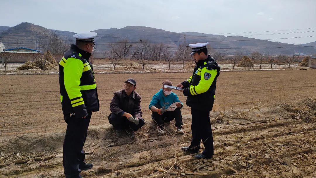护航春耕 | 春耕备耕正当时 宁夏交警护航忙_澎湃号