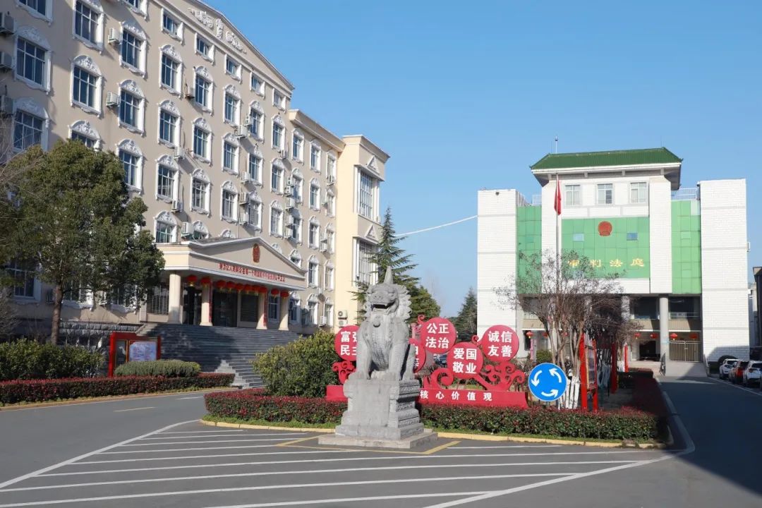 罗山县人民法院坐落于江淮北路,拥有14个内设机构,分别是立案庭(诉讼