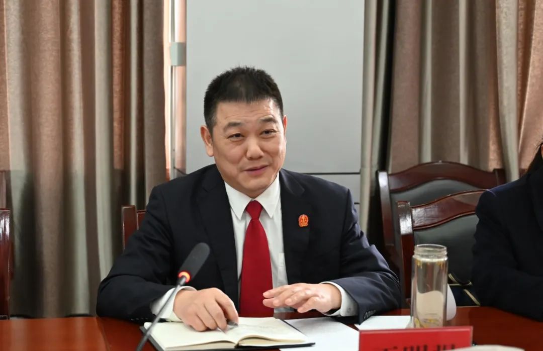 看"枫"景,促提升——东宝区法院到谷城法院交流"枫