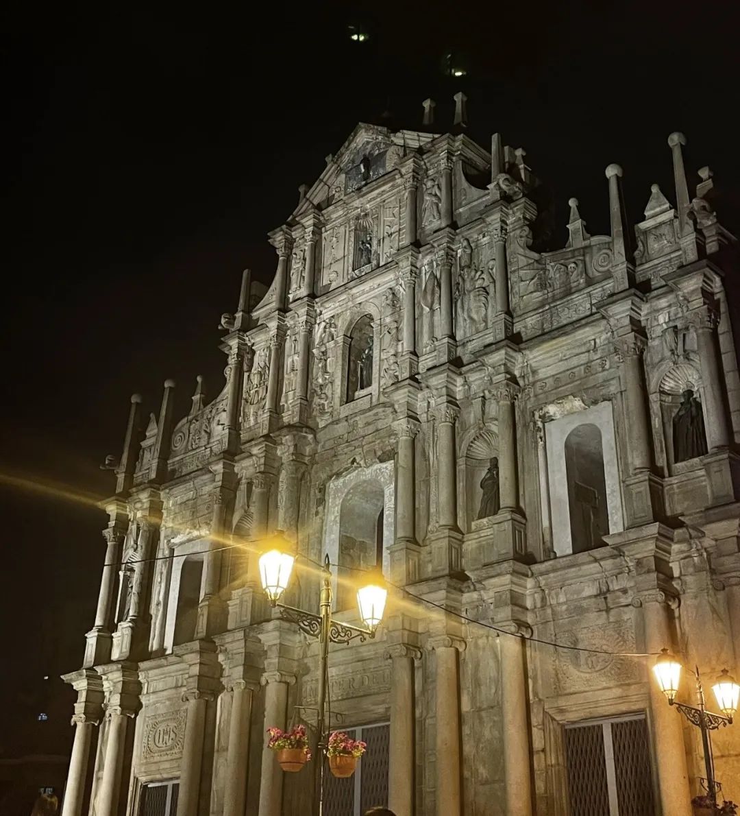 专列经过安徽,浙江,江西,福建,广东,香港,澳门等地,涵盖了黄山,千岛湖