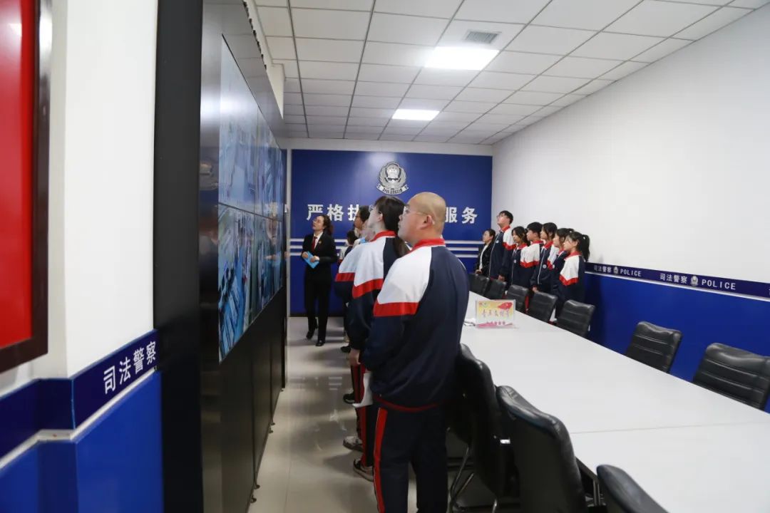 公众开放日法润少年助成长东海中学学生走进法院种下法治梦想