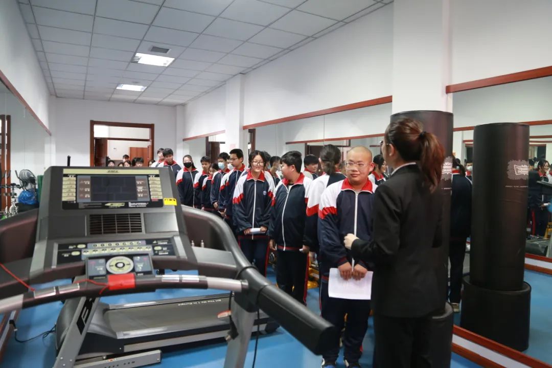 【公众开放日】"法润少年助成长"——东海中学学生走进法院 种下法治