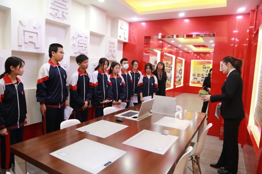 公众开放日法润少年助成长东海中学学生走进法院种下法治梦想