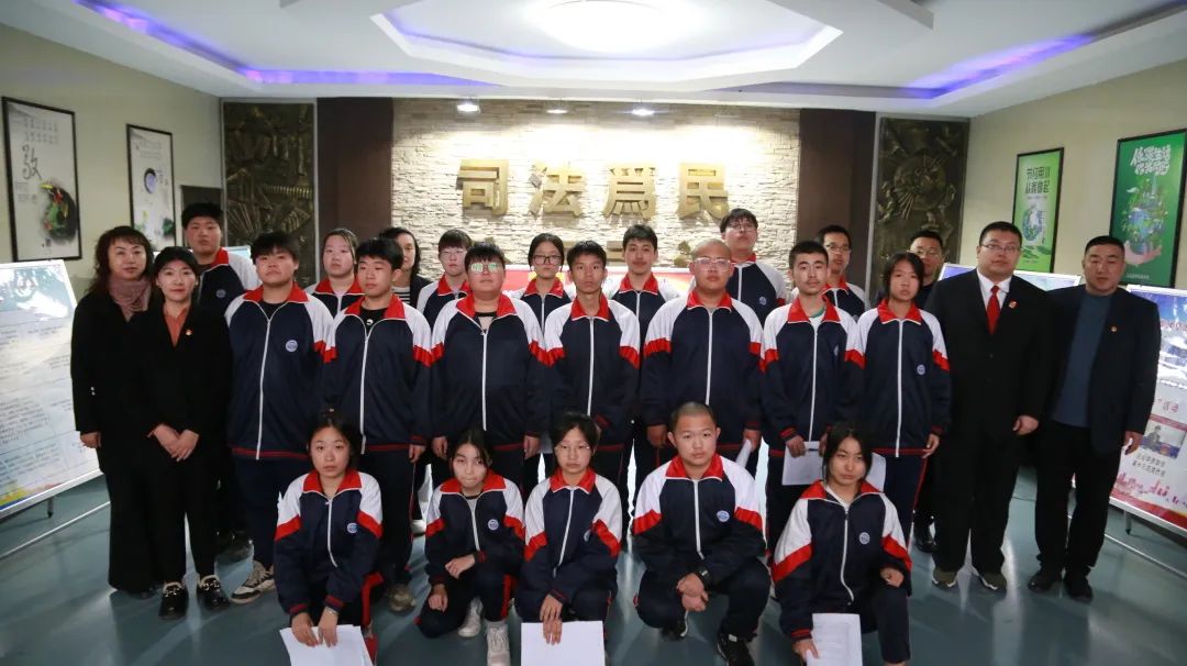 【公众开放日】"法润少年助成长"——东海中学学生走进法院 种下法治