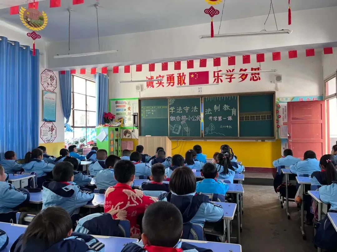 分会场民事审判一庭员额法官姚文婷法官围绕交通安全,消防安全等日常