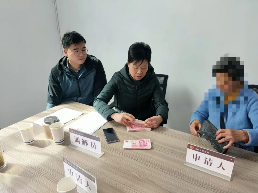 (当事人陈某当庭履行 支付现金人民币10000元)(刘某行动不便,调解员将