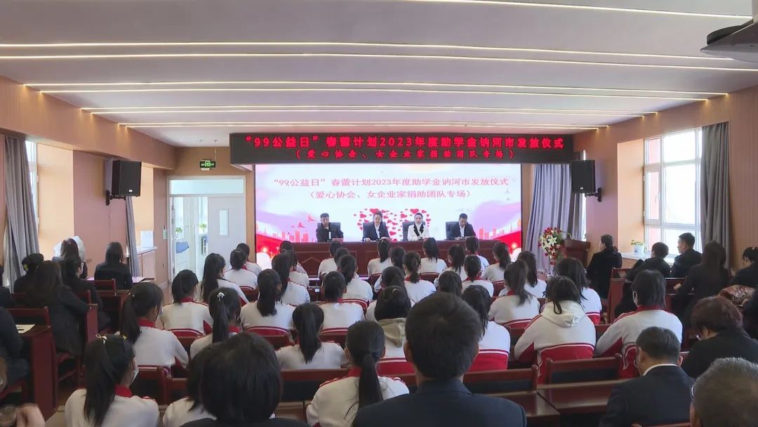 活动中,市妇联还联合多部门深入讷河三中,实验学校,长发镇中心学校