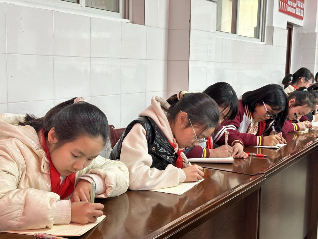 妇联动态区妇联关爱未成年人专家宣讲团走进新皂镇金峰小学