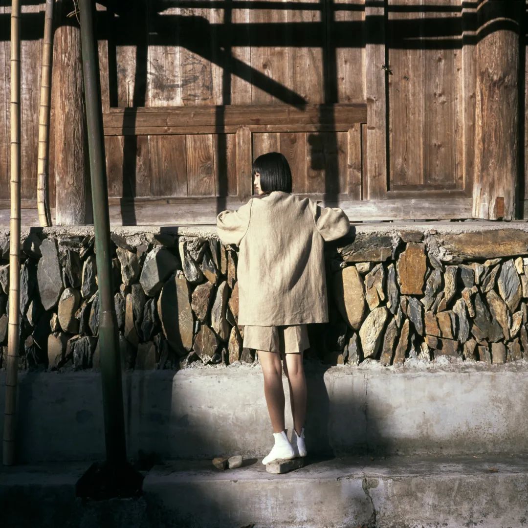 在摄影彻底走向电子化的今天,坚持胶片摄影的人就像一位怀有信仰的