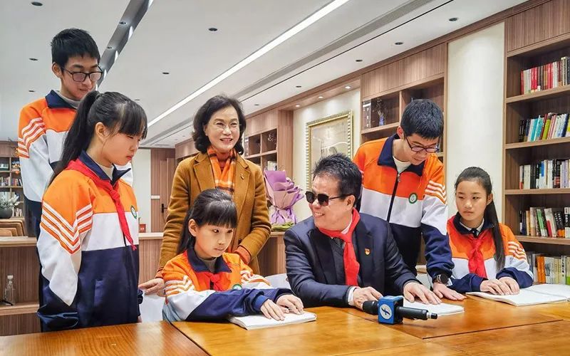 【两会精神进基层】全国人大代表王永澄到福建省福州市盲校宣讲全国