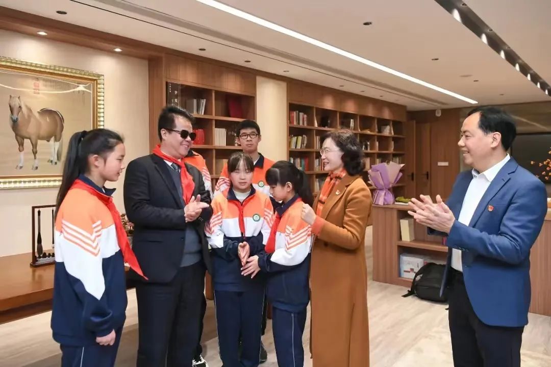 【两会精神进基层】全国人大代表王永澄到福建省福州市盲校宣讲全国