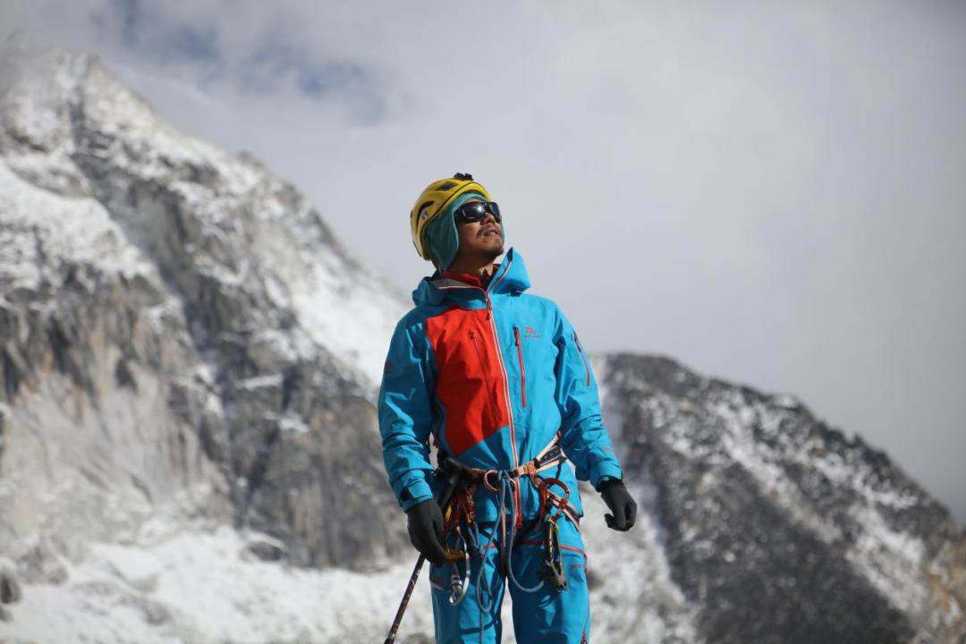 亚洲首登珠峰盲人张洪完成首站31.