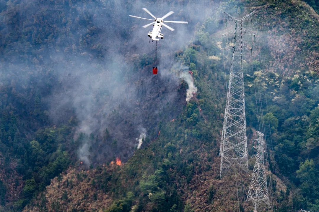 2020年3月江西省航空护林局上饶基地一架ac313直升机从三清山机场起飞