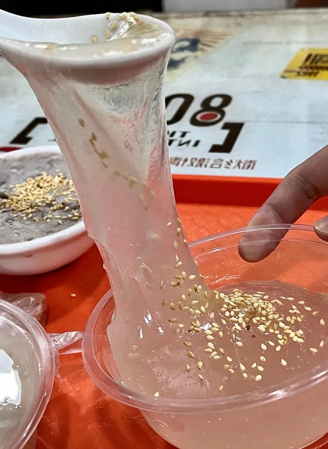 3块钱炫早餐,5块钱芋泥论盆买,这个省会太会吃了