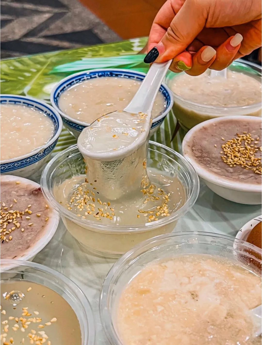 3块钱炫早餐,5块钱芋泥论盆买,这个省会太会吃了