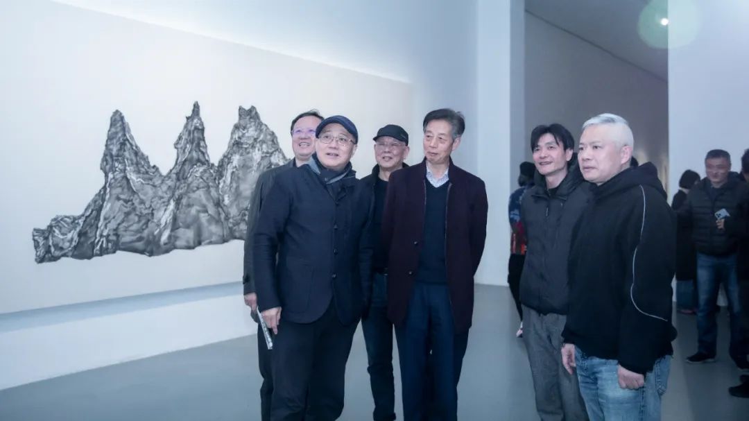 plm展览 | 在都市中"登山","花俊:他山我山"圆满开幕_澎湃号·湃客