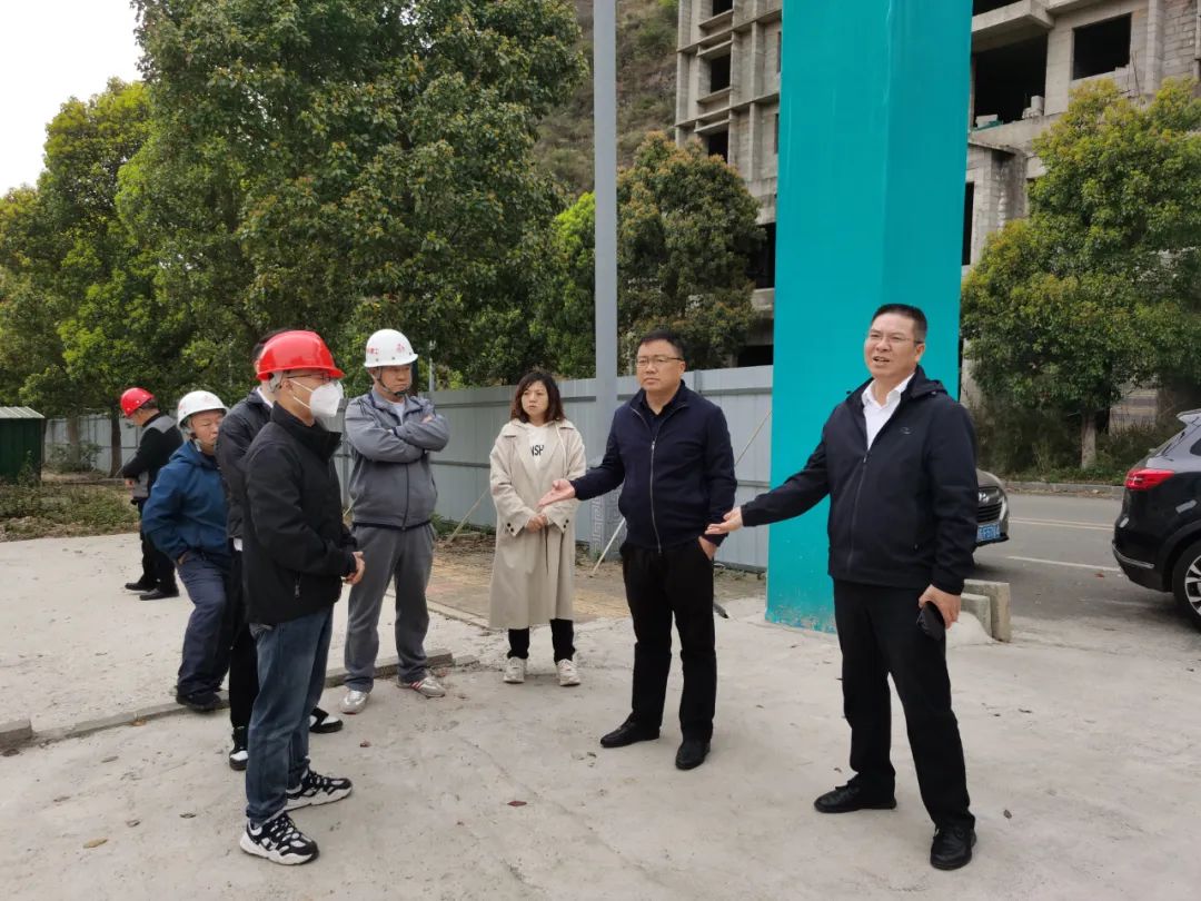 曾琨调研并专题研究项目推进工作