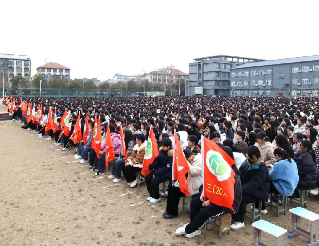 "法润青禾 护航成长"巡回宣讲首站走进县二高_澎湃号·政务_澎湃新闻