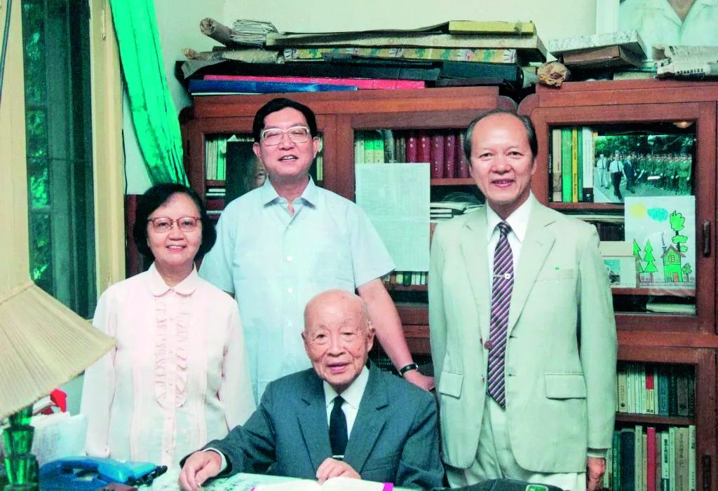 以沪剧为例,上世纪50年代,短短几年内,丁是娥,石筱英,邵滨孙,王盘声