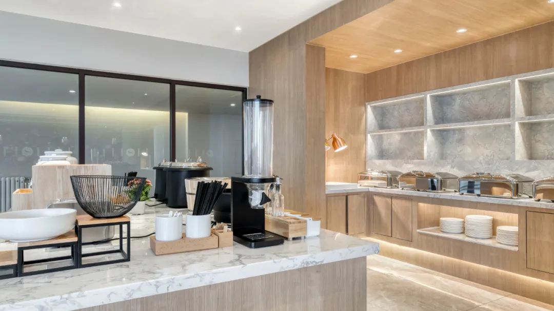 秉承汉庭连锁酒店的优良传统和文化底蕴,酒店的建筑和装修风格体现了