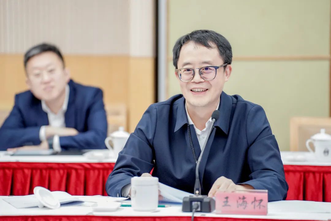 王海怀感谢奉贤长期以来给予中交集团的信任与支持.