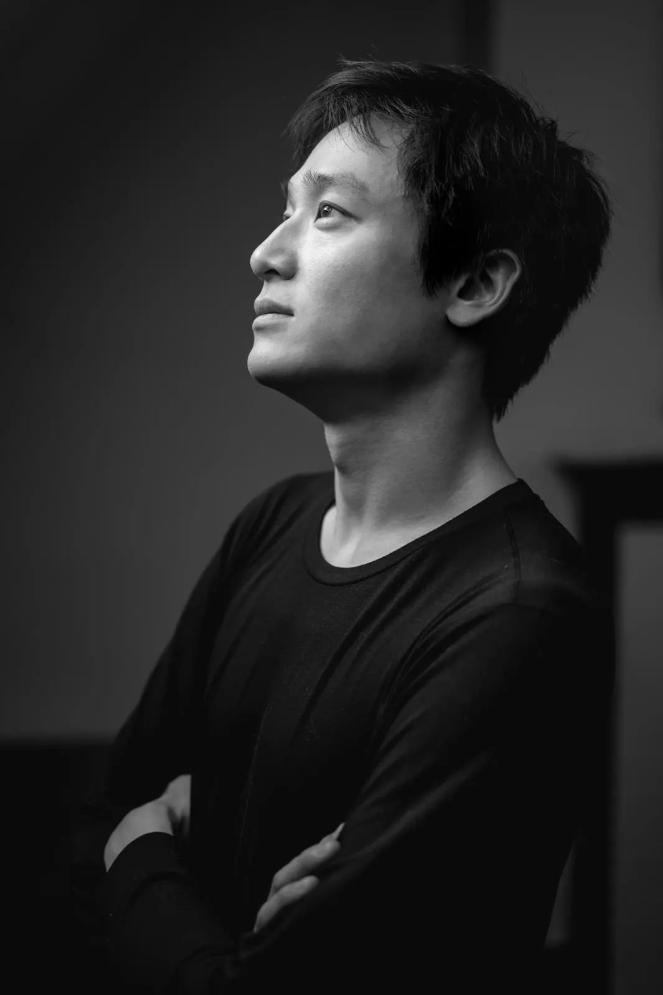 相约本周五|听钢琴家王致仁用弹钢琴来说故事