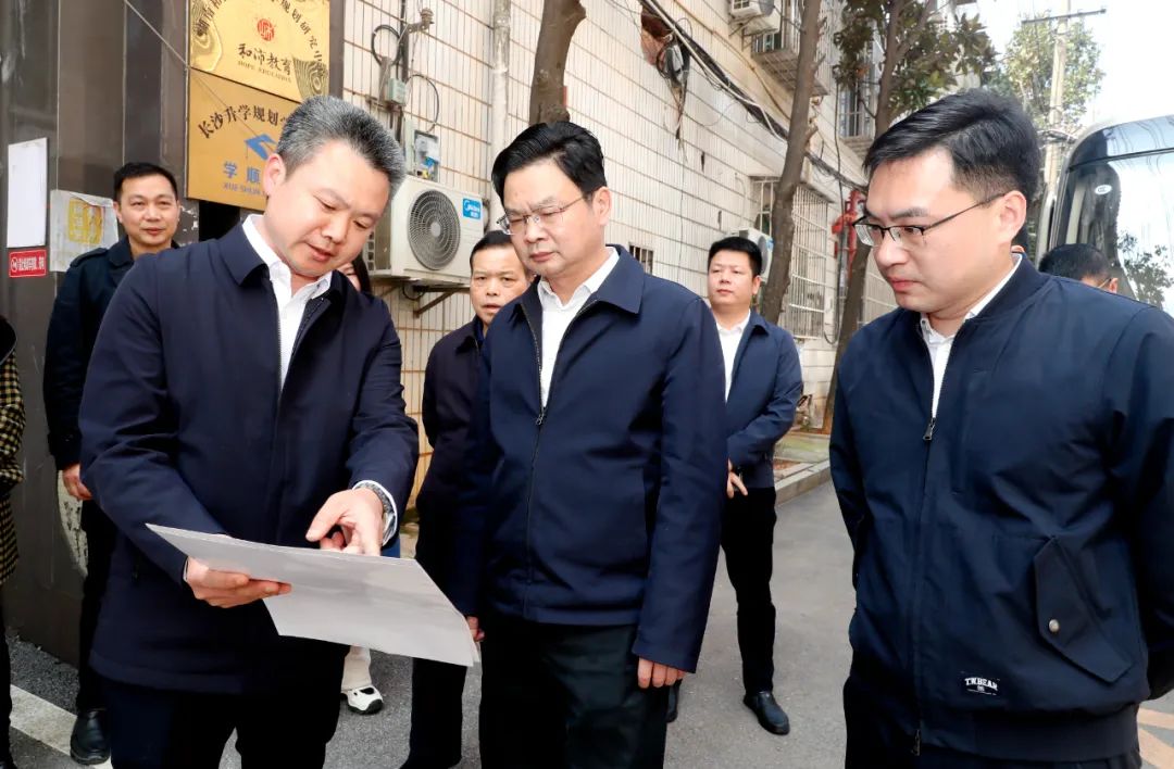 求主动 谋跨越 切实推动街域经济社会高质量发展——吴新伟调研桂花坪