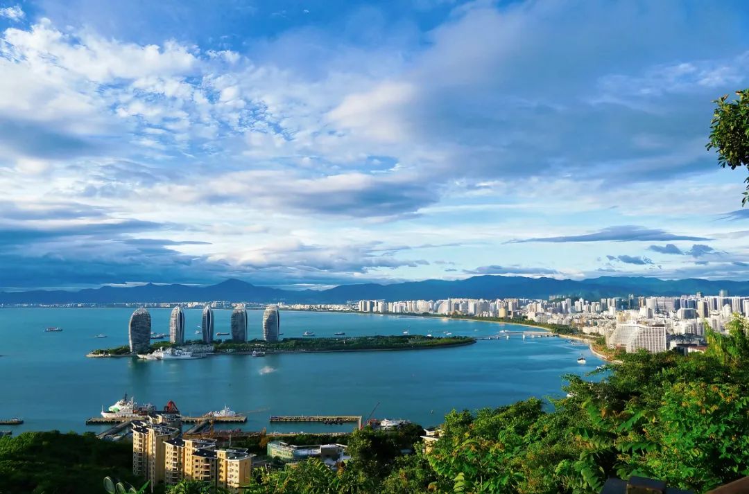 三亚市得名"鹿城"的由来鹿回头风景区三亚鹿回头风景区03椰林都能带给