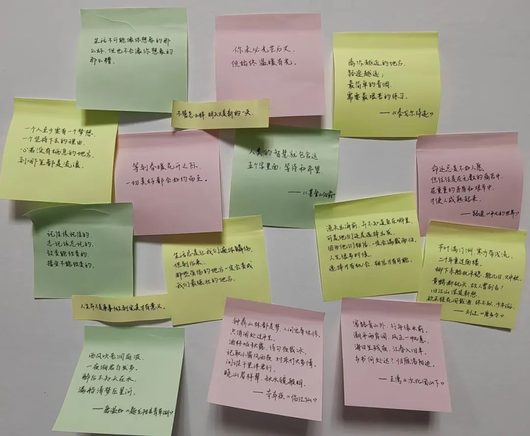 "这个习惯也是自小养成的,我小时候爱做手抄报,摘抄本,把报纸,期刊上