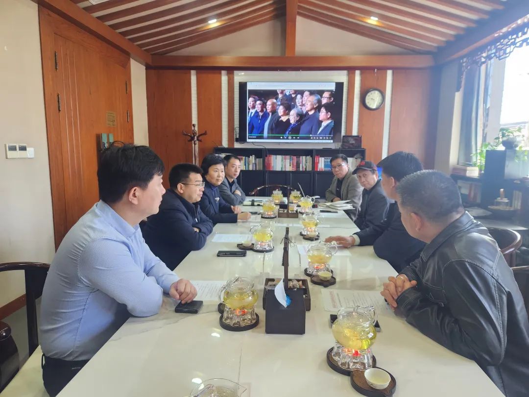 与欢瑞世纪影视传媒股份有限公司董事长,总裁赵枳程等高管进行座谈