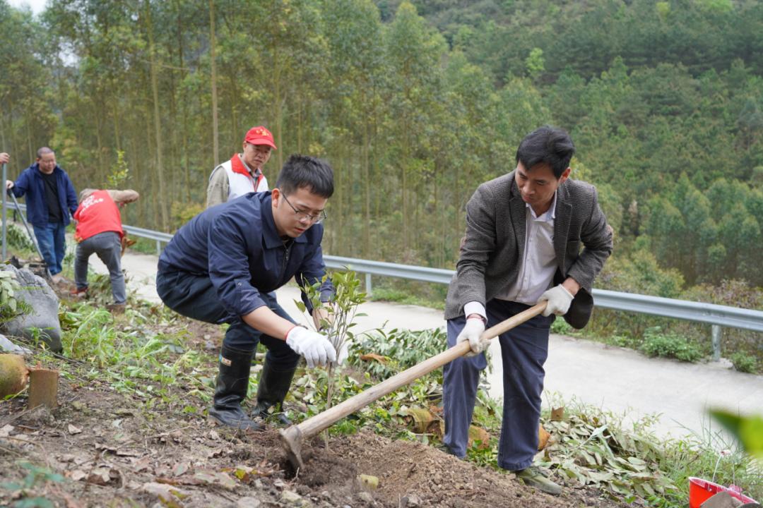 中铁八局郑小平图片