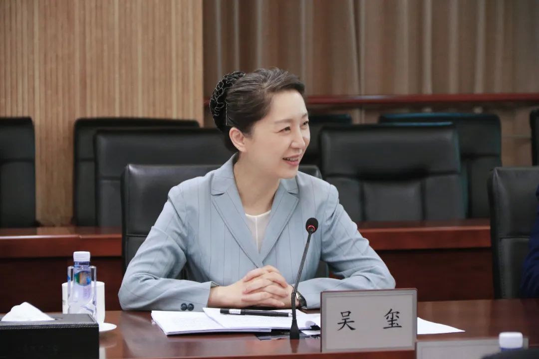 外交部领事司司长吴玺在广州与企业,旅行社,高校等代表座谈