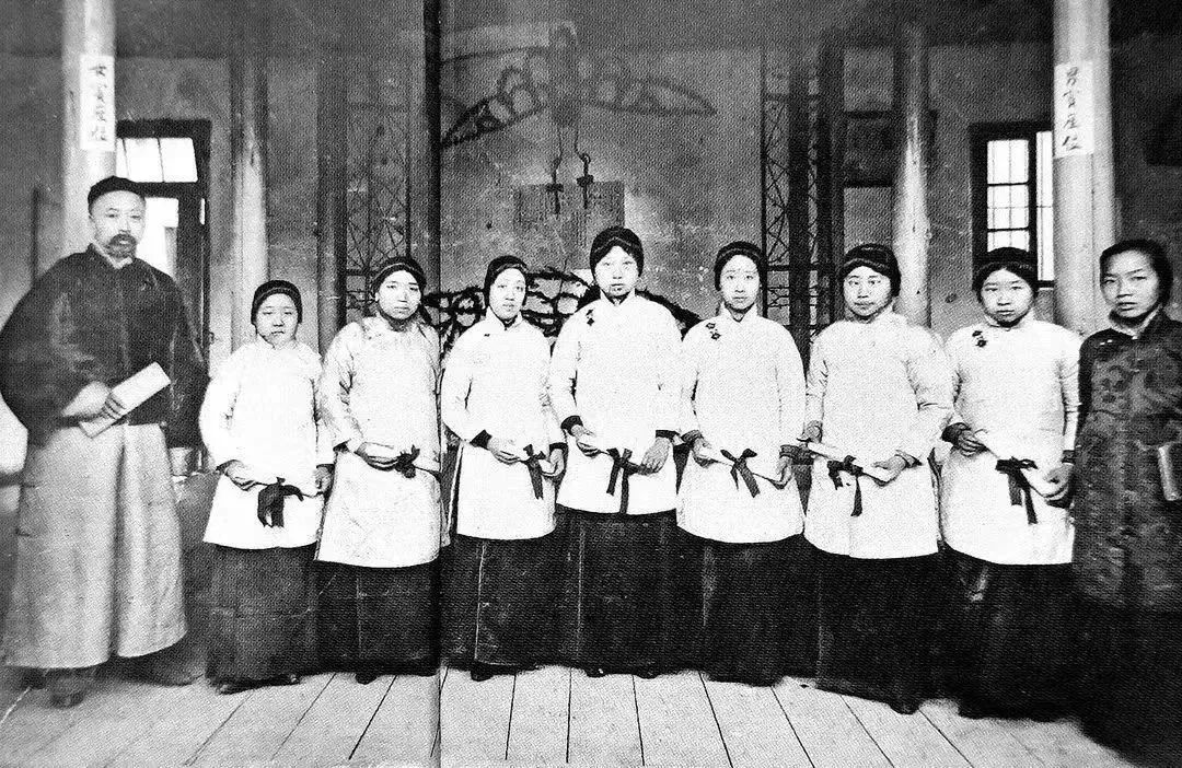 两人还特意立下"六年之约",在《申报》发布的《女子中西医学院章程》