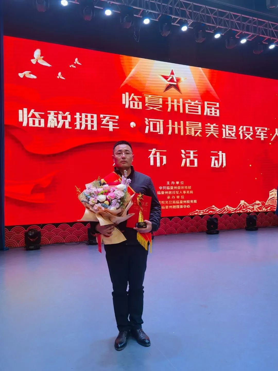 退伍17年后,他在玉米地里继续"任务"_澎湃号·政务