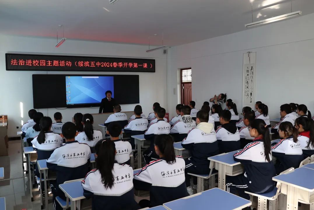 为进一步提高未成年人的法律意识,保护未成年人健康成长,近日,绥滨县