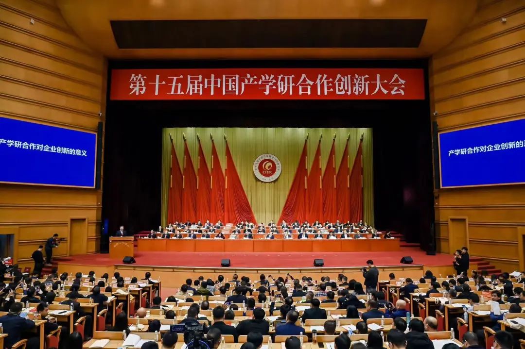 宋志平荣获中国产学研合作突出贡献奖