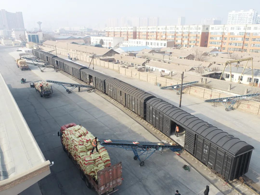 铁龙驰骋助力万象耕新