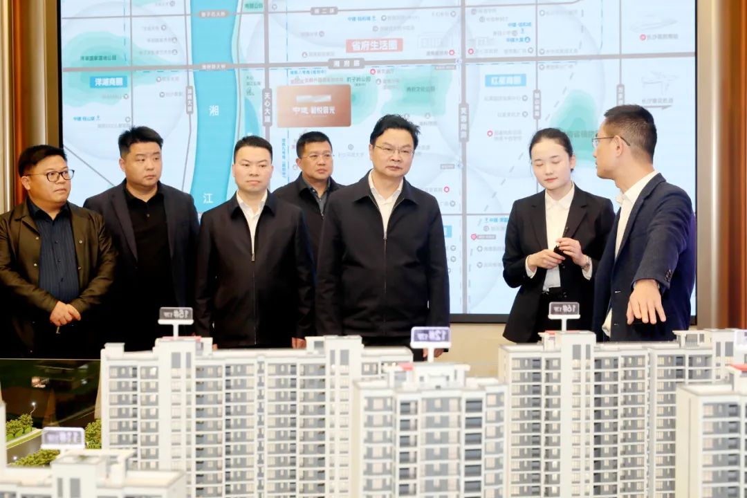 吴新伟调研黑石铺街道经济社会发展情况:抬高坐标争创一流 打造新型