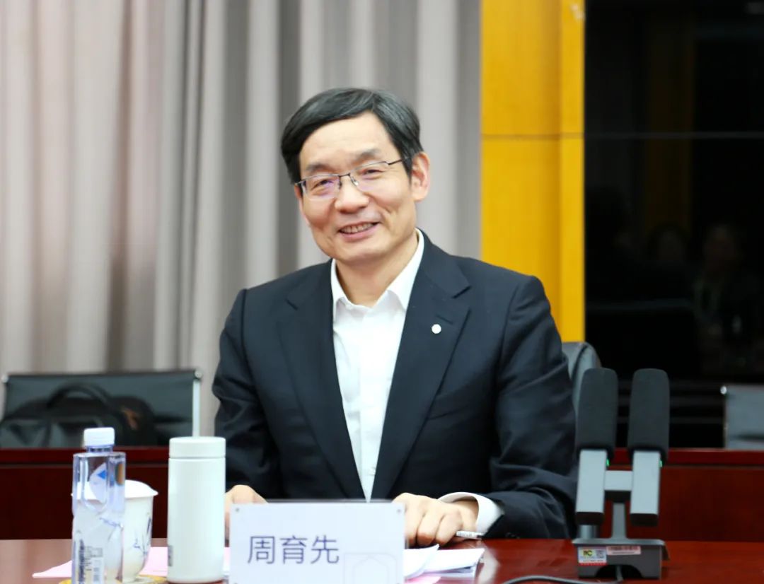 听取了嘉宝莉创始人仇启明,北新嘉宝莉董事,总经理仇东航对经营管理的