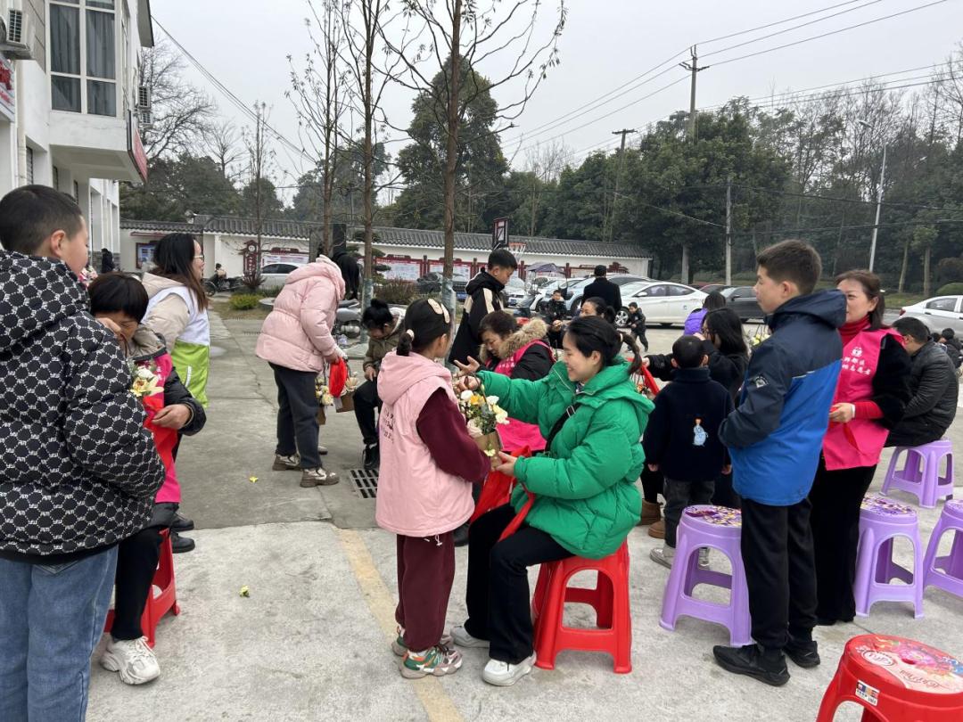 特辑儿童友好郫都区妇联开展爱在三月感恩母亲系列活动