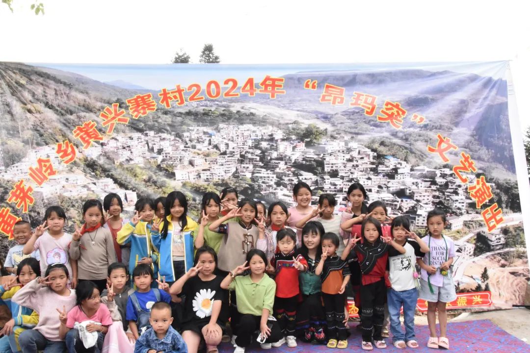 民族团结一家亲喝哈尼酒唱哈尼歌品哈尼长街宴