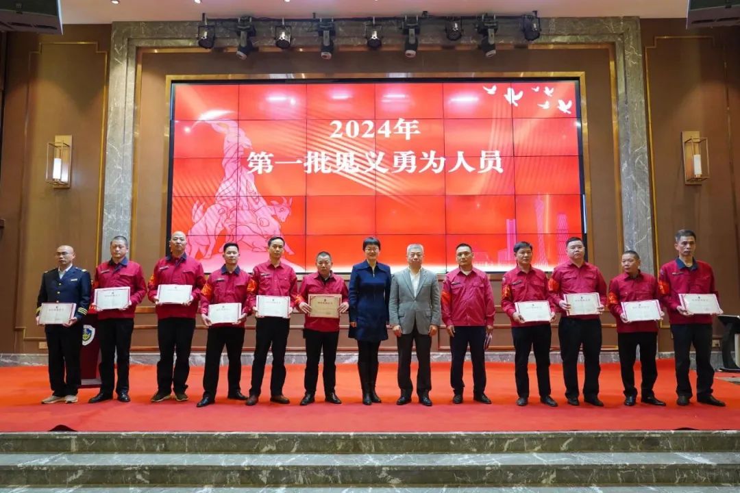 第一批见义勇为人员74 用灭火器成功扑灭火情的黄昌付,李镜南,黄涛